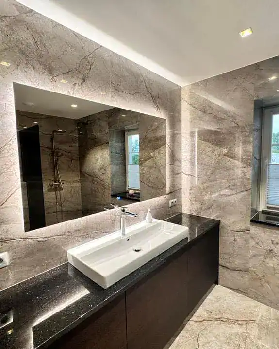 LED-peegel vannitoas – eritellimusel valmistatud peegel Valguskate