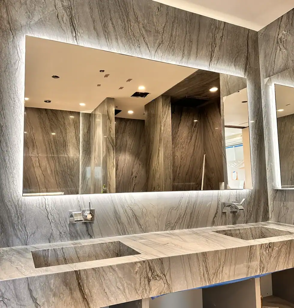 LED-peegel vannitoas